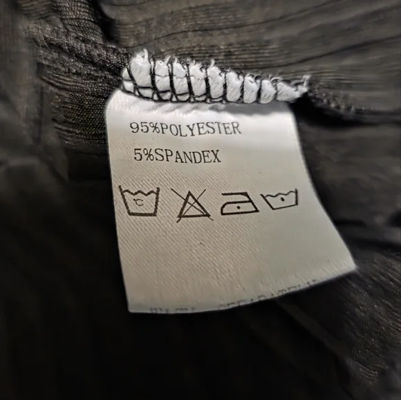 Short Sleeved Blouse With V Neck - Picture 6 of 6